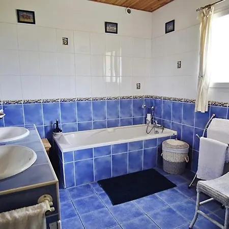 Charming Villa, Tranquillity By The Forest *
