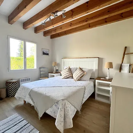 Charming Villa, Tranquillity By The Forest Villa *