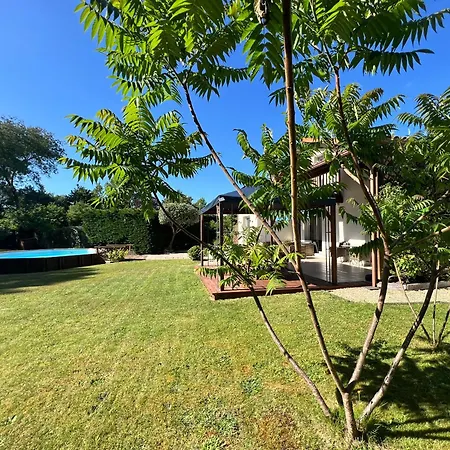 Charming Villa, Tranquillity By The Forest Villa *